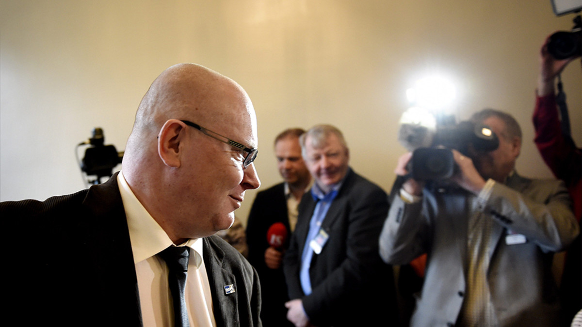 Perussuomalaisten eduskuntaryhmän puheenjohtaja Jari Lindström saapuu hallitusneuvotteluihin Smolnaan Helsingissä maanantaiaamuna 18. toukokuuta 2015.