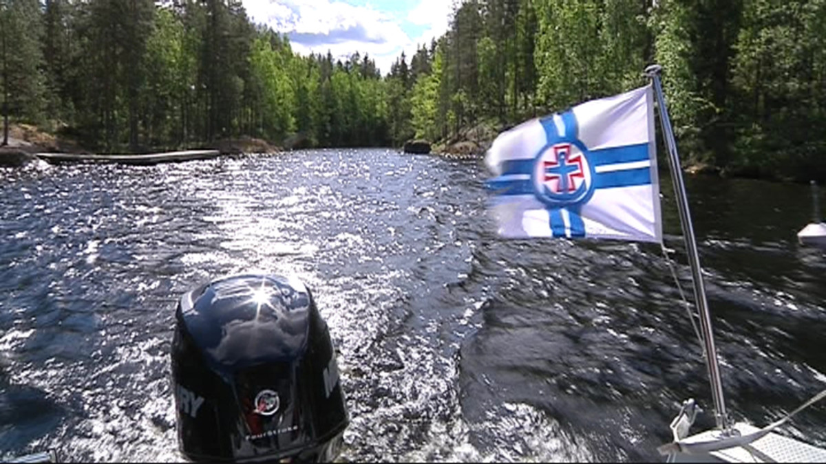 Etelä-Konneveden kansallispuistoa veneestä käsin.