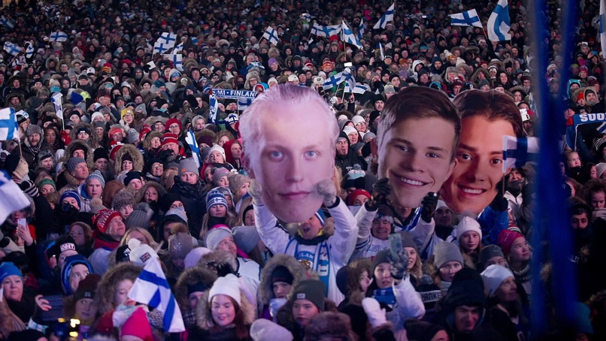 Kansa juhlii Nuoria Leijonia