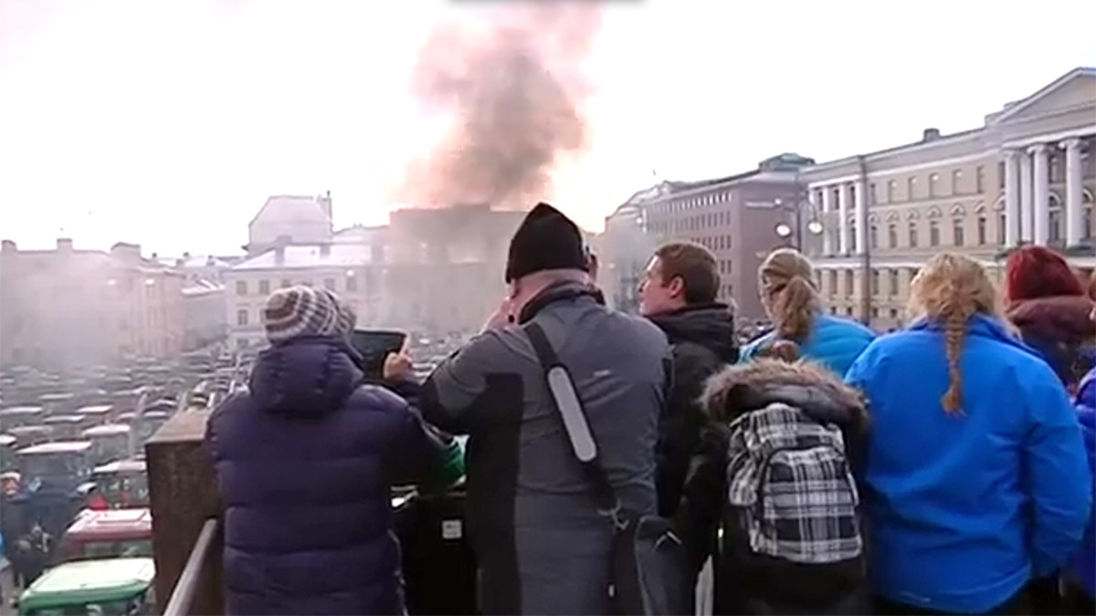 Traktorimarssi senaatintori.