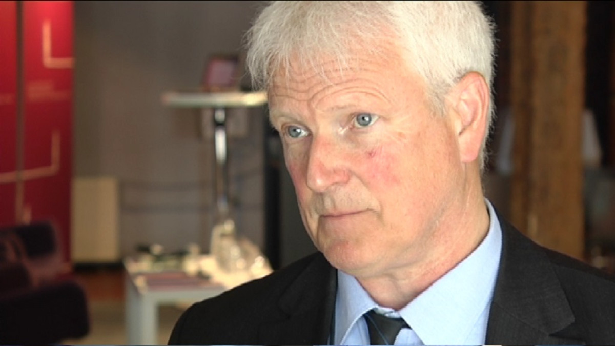 Tomas Ries Ulkopoliittisen instituutin seminaarissa.