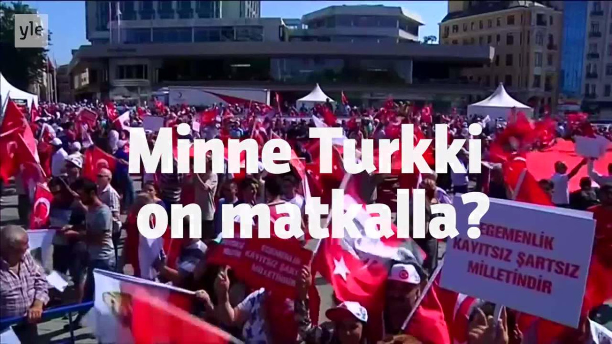 Kuva mielenosoituksesta, jonka päällä teksti: "Minne Turkki on matkalla?"