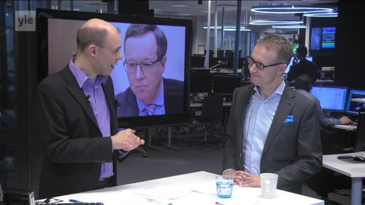 Politiikan toimituksen esimies Ari Hakahuhta ja taloustoimituksen esimies Antti Oksanen.