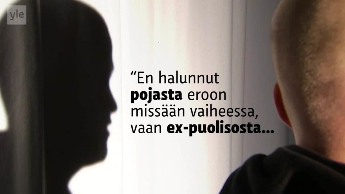 Mies selin ja teksti, jossa lukee "En halunnut pojasta eroon missään vaiheessa, vaan ex-puolisosta..."