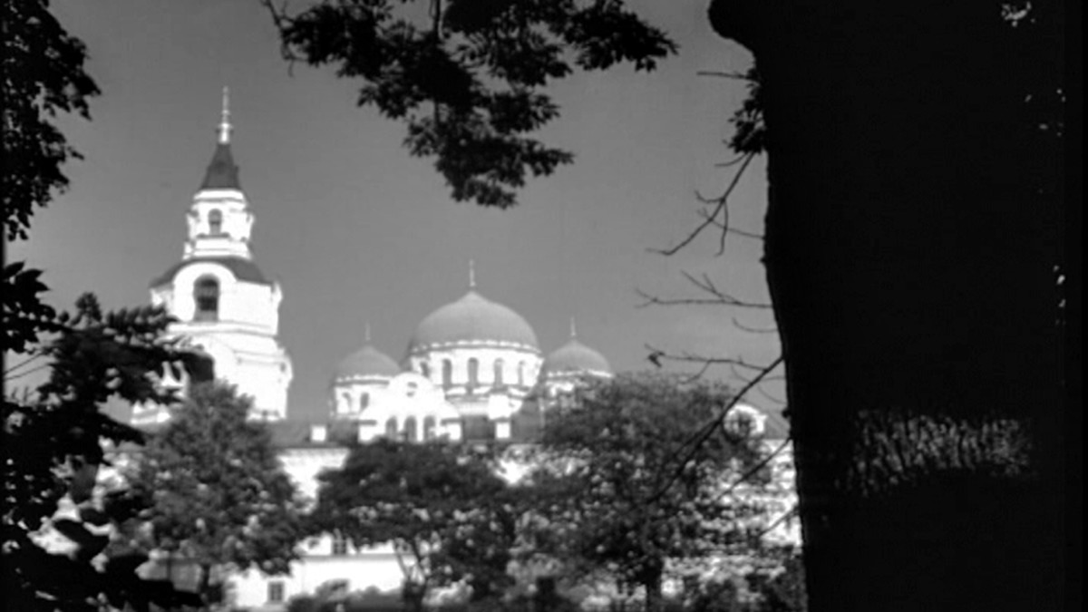Esikatselukuva videoon, jossa vertaillaan 1930-luvun Valamoa ja vuoden 2017 Valamoa.