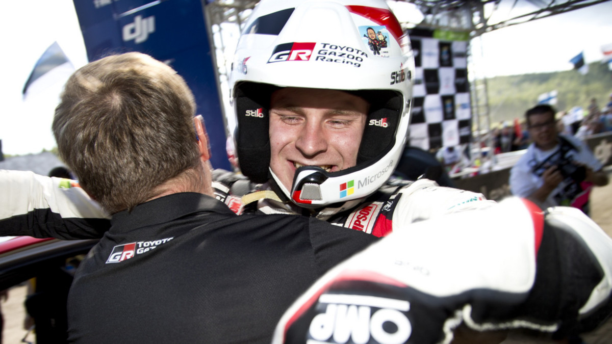Esapekka Lappi juhlatunnelmissa