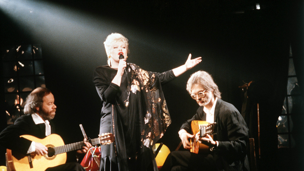 Anneli Saaristo, Suomen euroviisuedustaja 1989, sekä kitaristit Bert Karlsson ja Antero Jakoila