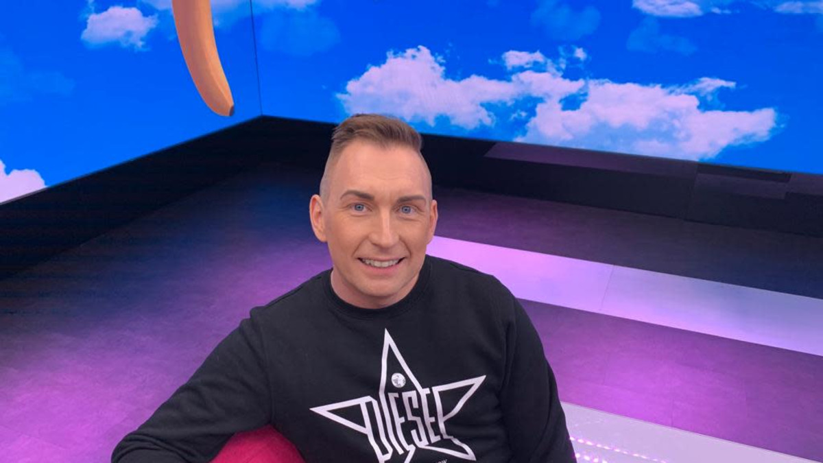 Puoli seitsemän -ohjelmassa vieraillut drag-artisti Marko Vainio