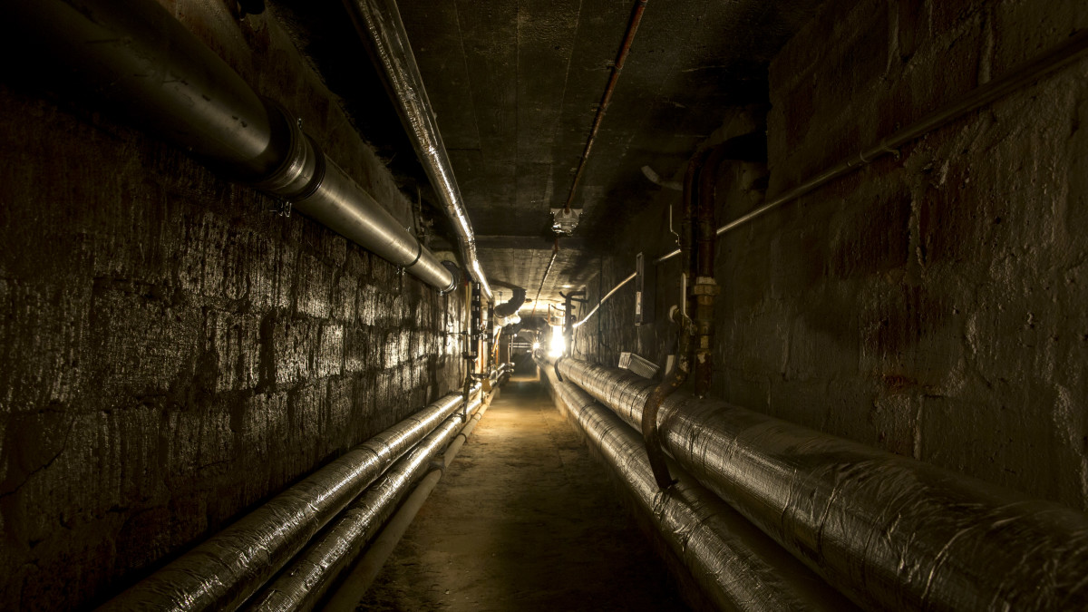 Huoltotunneli Nikkilän sairaalan alla.