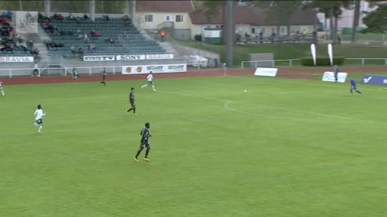 Urheilujuttuja: Nähtiinkö Lahdessa kauden pisin maaliin johtanut syöttö?
