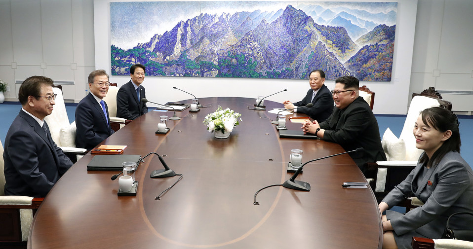 Kim Jong-un ja Moon Jae-in tapaavat Panmunjomissa.