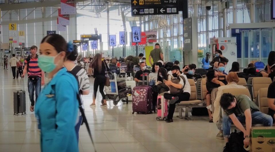 Suwannabhumin kansainvälinen lentoasema Thaimaan pääkaupungissa Bangkokissa maaliskuussa 2020.