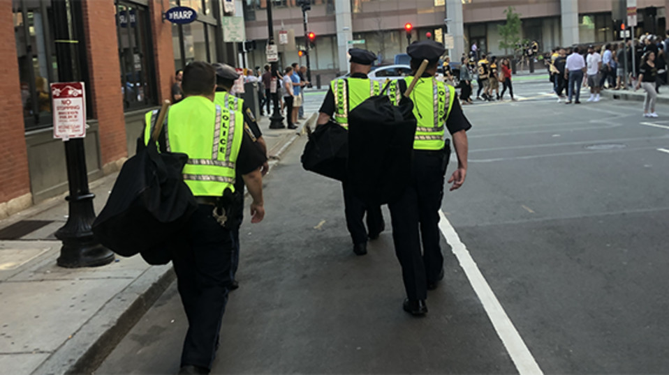 Poliiseja Bostonin kaduilla.