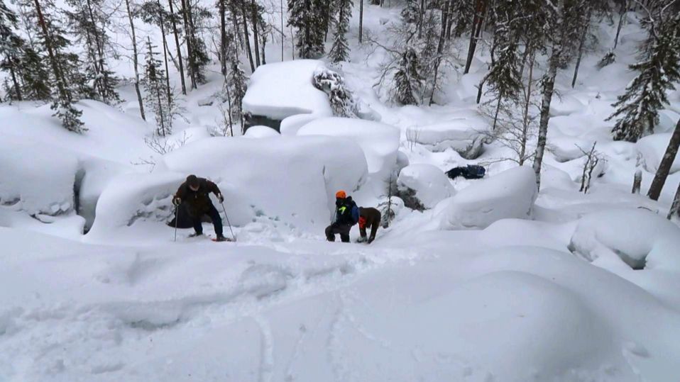 Luolaan pääseminen vaatii kuntoa.