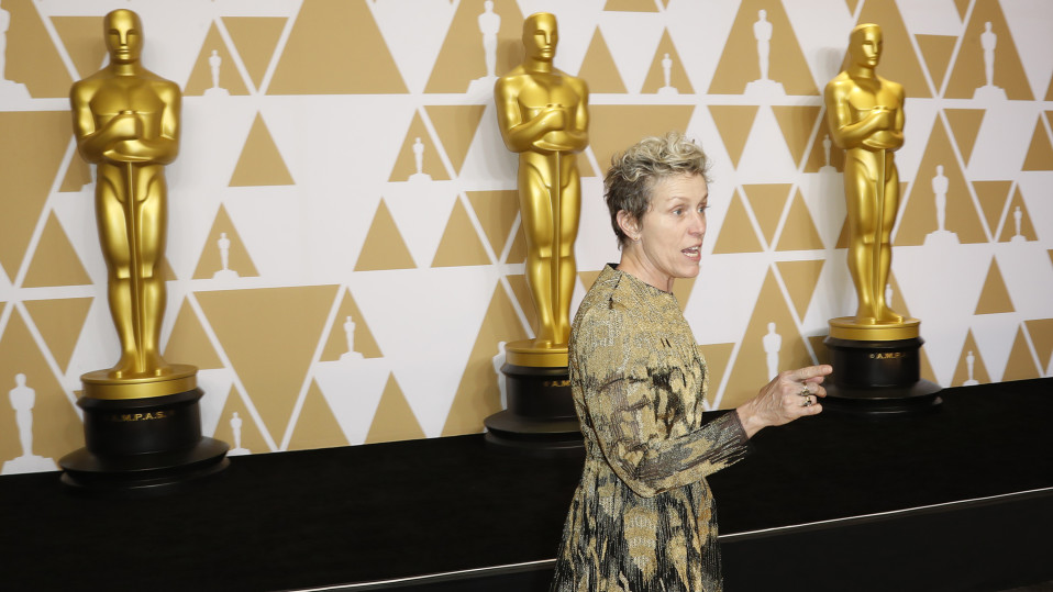 Frances McDormand Oscar-gaalan lehdistötilaisuudessa.