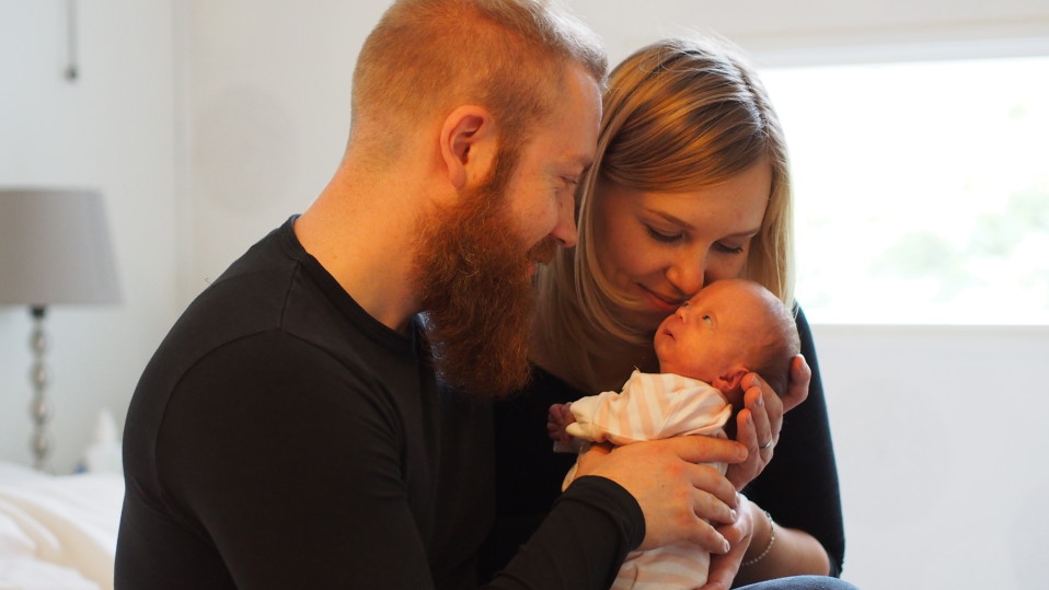 Jukka, Hilda ja Saara Tolonen vihdoin kotona sairaalasta