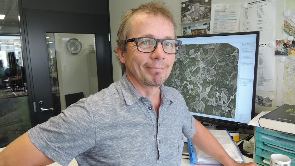 Lahden kaupungin rakennuslupa-arkkitehti Jukka Vesanen arvostaa Salosen kekseliäisyyttä ja sitkeyttä.