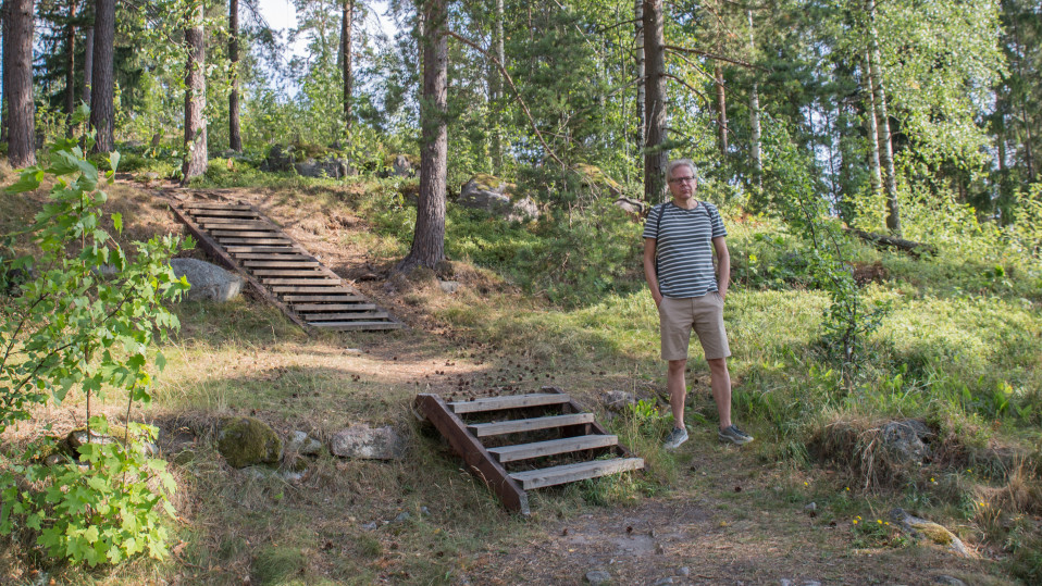 Matti Lipponen Vartiokylän linnavuoren juurella.
