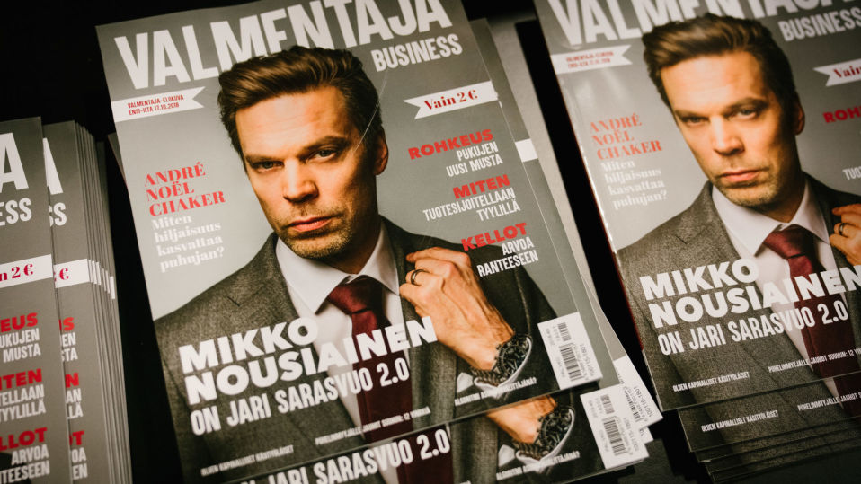 Valmentaja-elokuvan ohjaaja ja toinen tuottaja Tuukka Temonen on myös Valmentaja-lehden päätoimittaja.