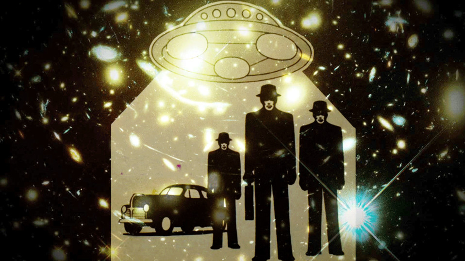 Ufoaika-lehden kansi jossa ufon valokeila ja kolme miestä mustissa.