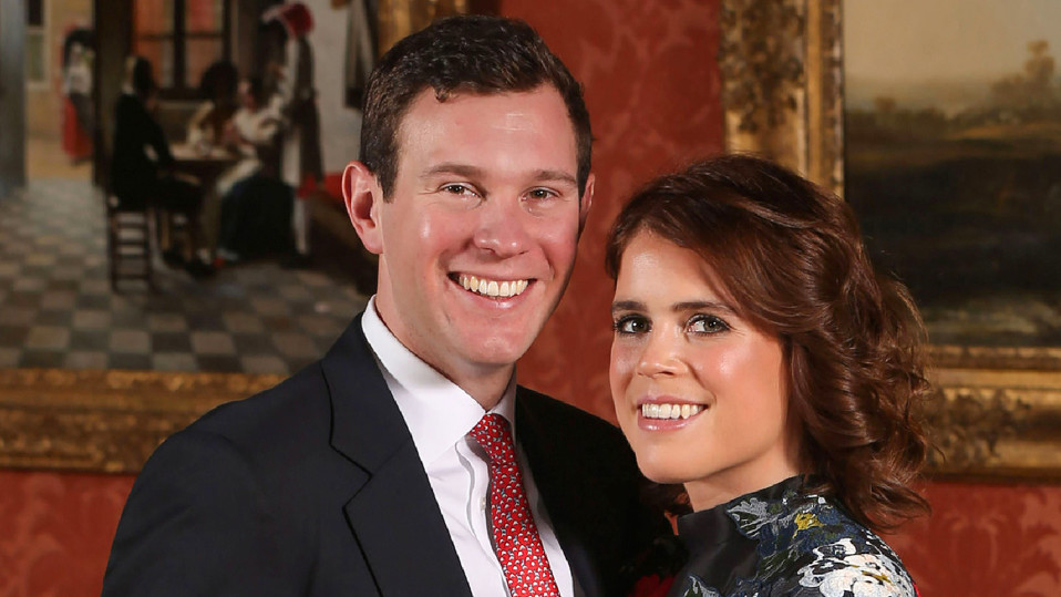 Yorkin prinsessa Eugenie kuvattuna kihlattunsa, Jack Brooksbankin kanssa Buckingham Palacessa 22. tammikuuta.