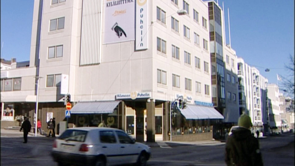 Hämeen Puhelimen toimitila Kasarmikadun kulmassa Hämeenlinnassa