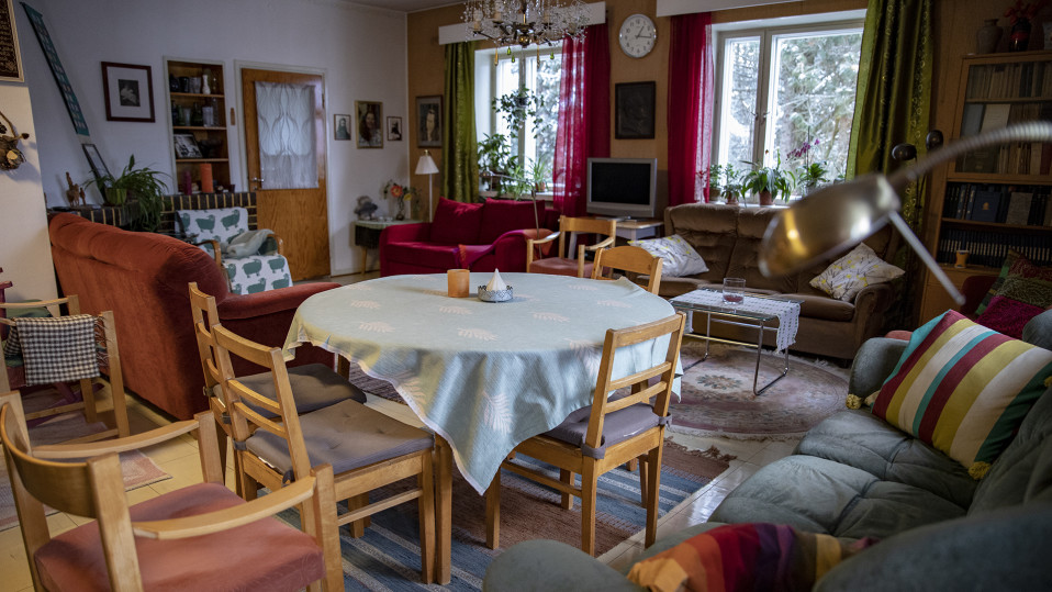 Yksi Ihmisyyden tunnustajien olohuoneista.