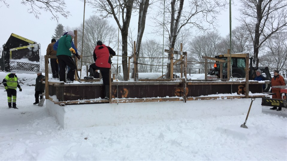 Lumikirkon rakentamista Lappeenrannan Linnoituksessa tammikuussa 2018.