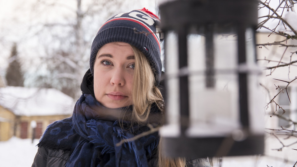 Kajaanilainen Anniina Rytkönen seisoo ulkona