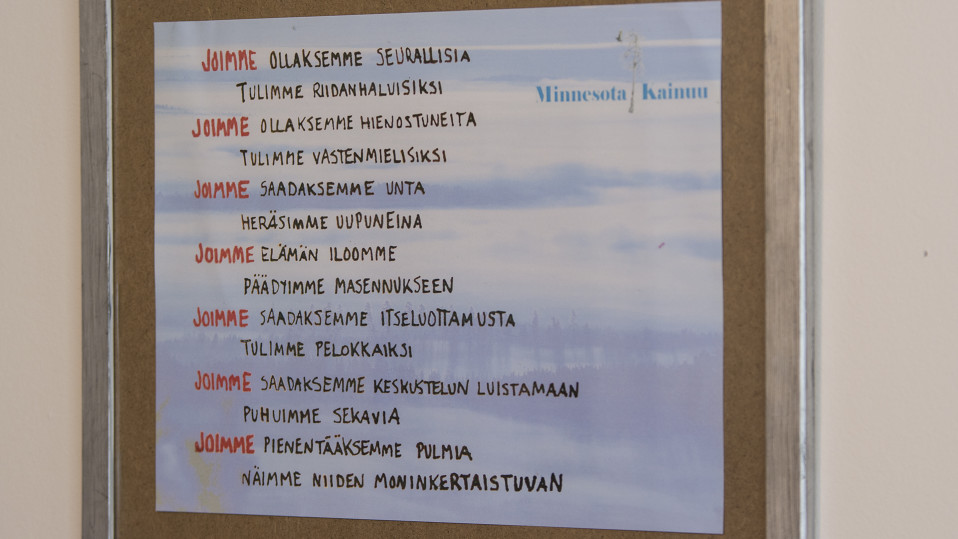 Raitistumiseen ohjaava sisustustaulu