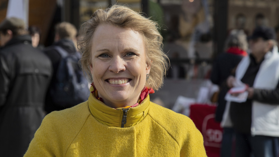 Sdp:n eduskuntavaaliehdokas Pilvi Torsti vaalitapahtumassa.