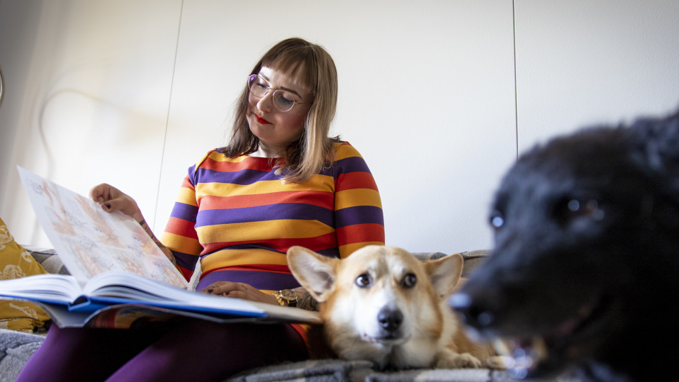Aino Isojärvi tekee väitöskirjaansa ja sen lisäksi hän myös levittää animaation ilosanomaa eteenpäin opettamalla.