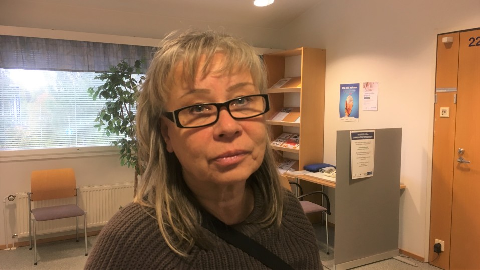 Lahtelainen asiakas Arja Korhonen Itä-Lahden lähiklinikalla Lahdessa syyskuussa 2019.
