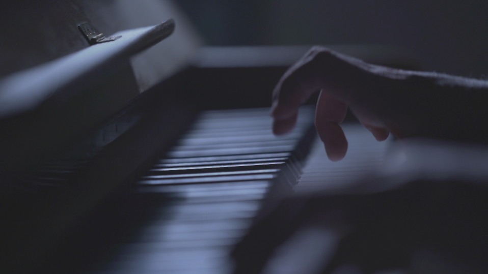 siluetti pianistista
