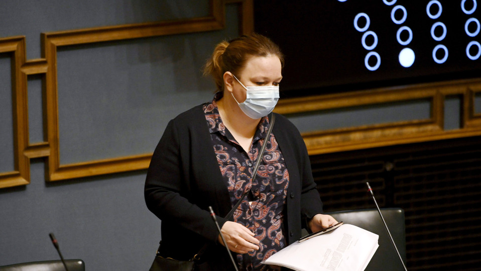 Krista Kiuru eduskunnan täysistunnossa.