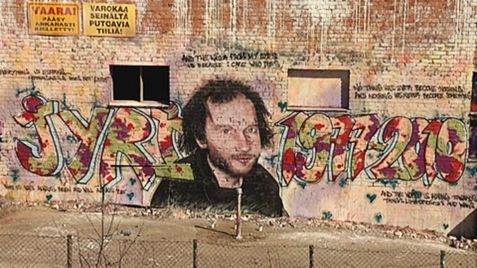 Jyri Jaakkolan kuoleman muistoksi tehty graffiti Pispalassa.