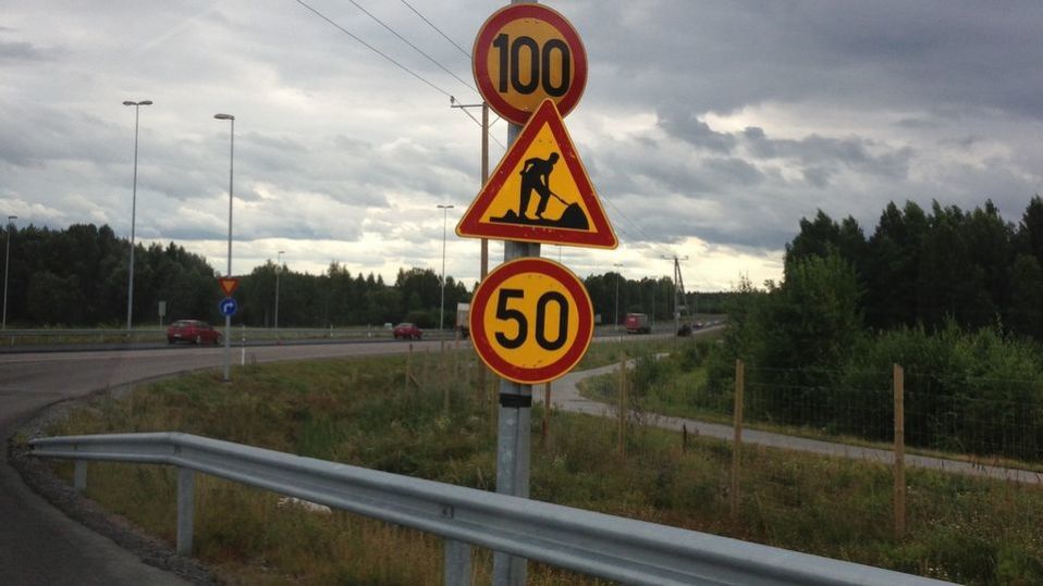 Kummalinen liikennemerkki