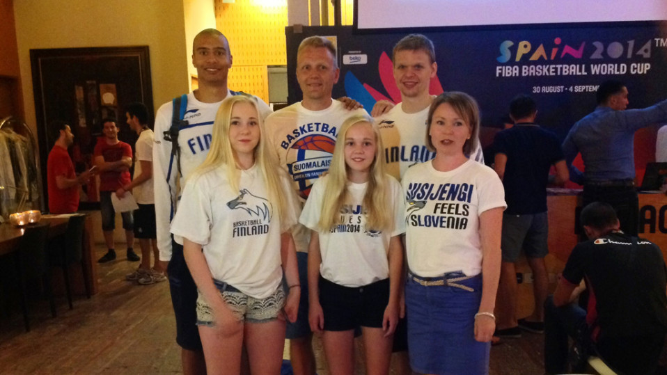 Shawn Huff, Roope Mäkelä, Teemu Rannikko, Maria Mäkelä, Erika Mäkelä ja Terhi Lindholm.