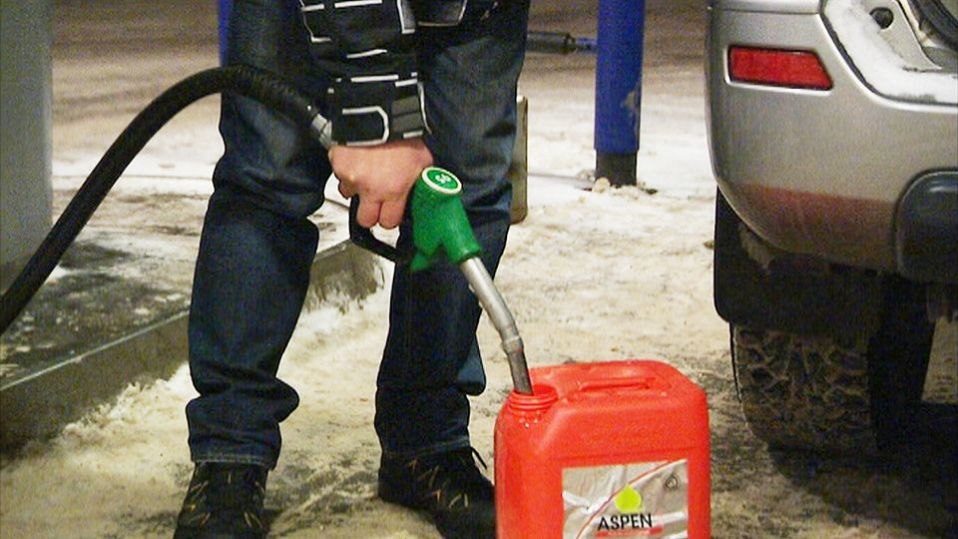 Bensa tankkaus tankkaaminen rupla hinta polttoaine Svetogorsk Venäjä