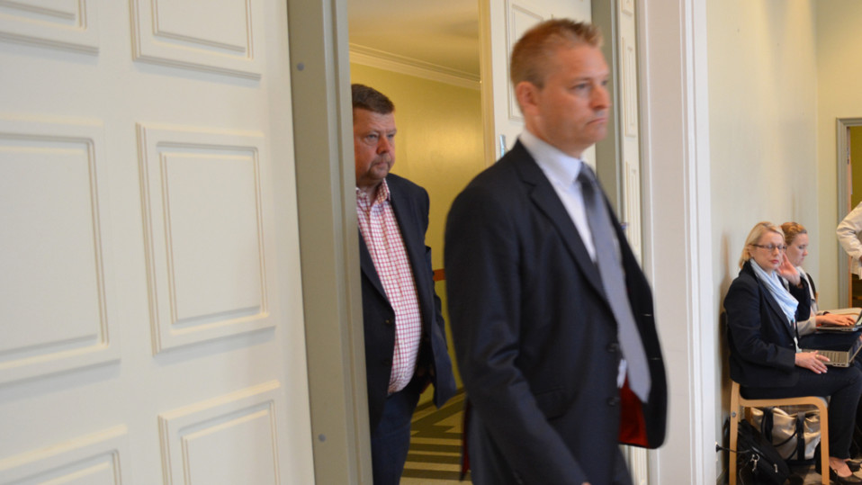 Pekka Perä menossa oikeussaliin.