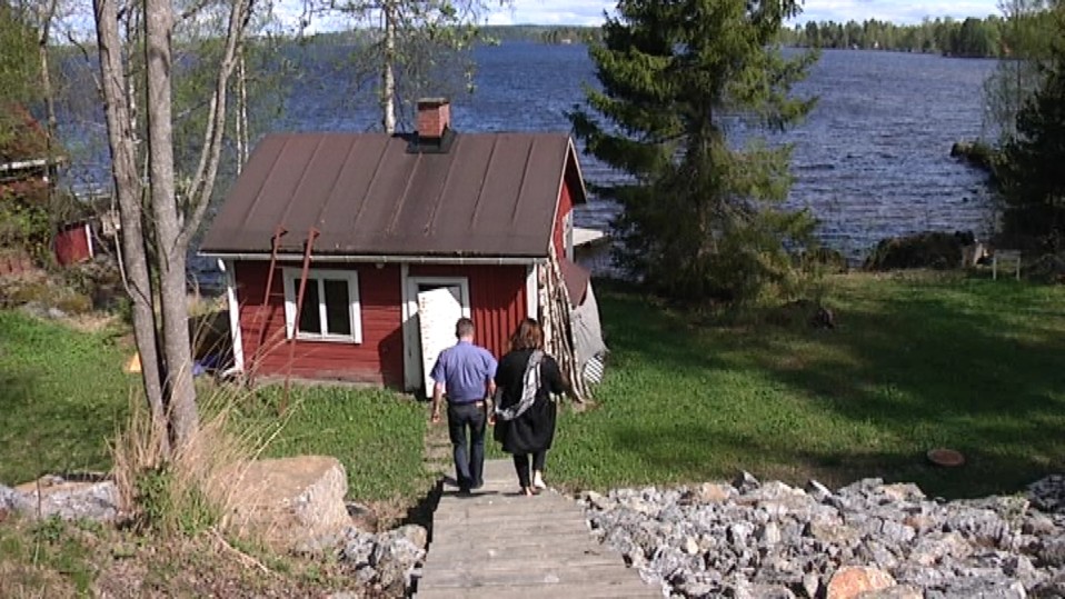 Niemenmaan alueella Pyhäjärven rannalla on useita vanhoja saunarakennuksia.