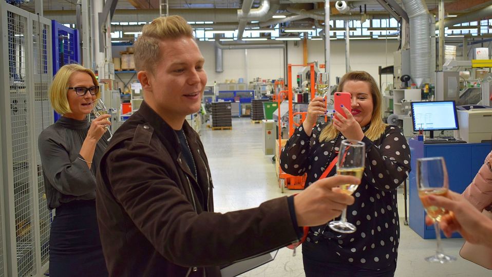 Kirjapaino tarjosi kuohuvaa kirjan valmistumisen kunniaksi.