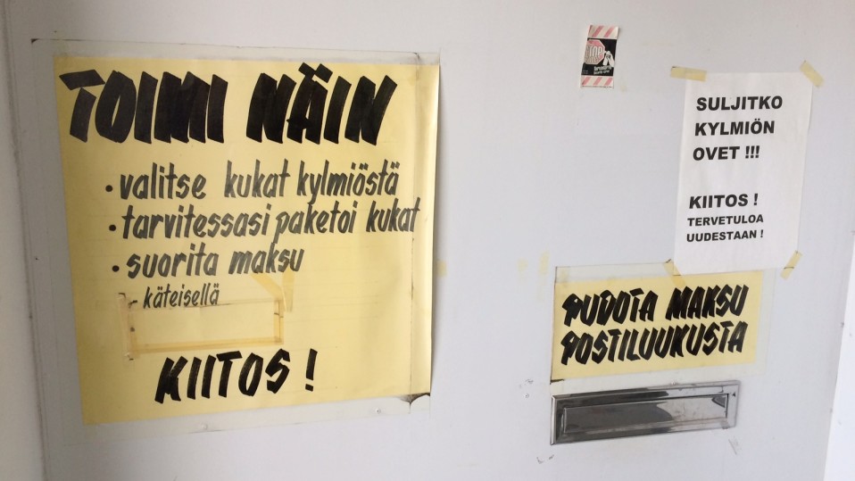 Liperiläisen kukkakaupan ohjeet itsepalvelupisteellä.
