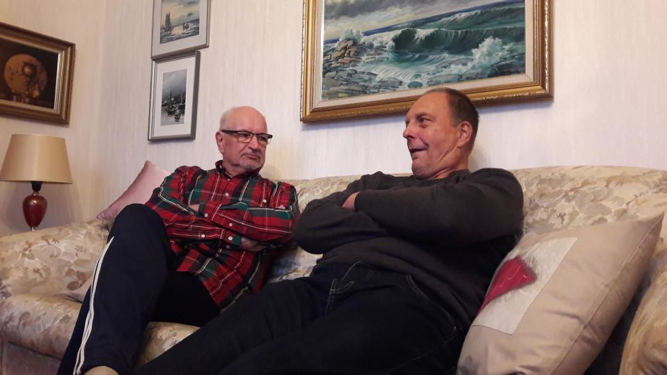 Rivitaloasujat Orvo Virtanen ja Seppo Honkonen Lahjaharjuntien palvelukoti NIMBY