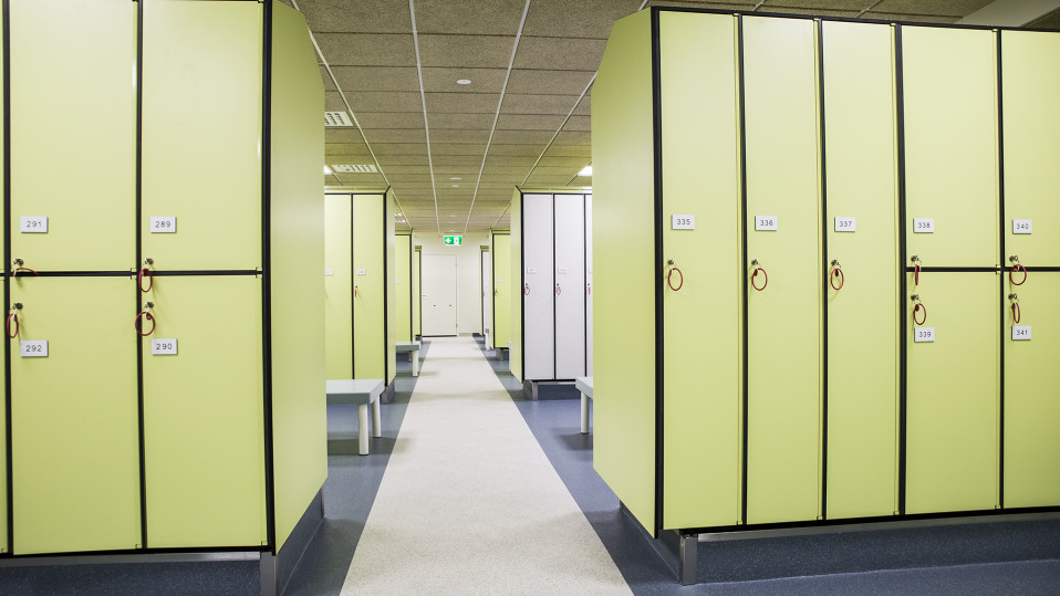 Mäkelänrinteen uimahallin pukuhuone