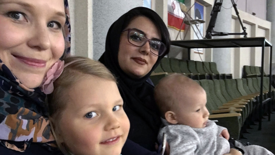 Lelu Ojansivun vaimo Katja Ojansivu Iranissa