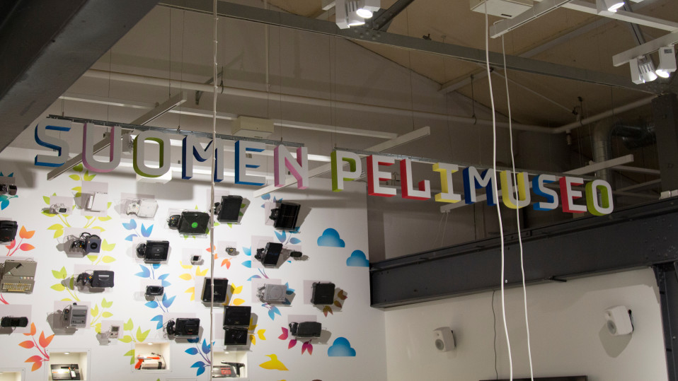 Suomen pelimuseon kyltti