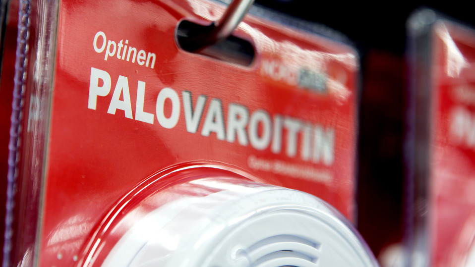 Optinen palovaroitin kaupan hyllyssä.