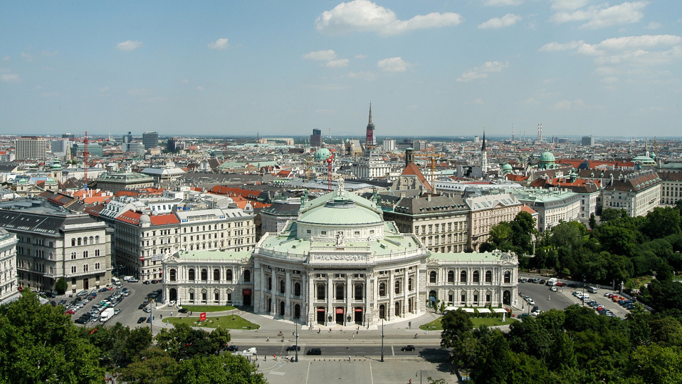 teatteritalo kaupunkinäkymässä
