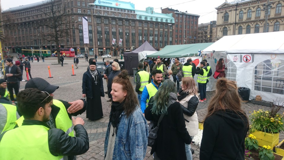 suomi ensin -leiri helsingin rautatientorilla